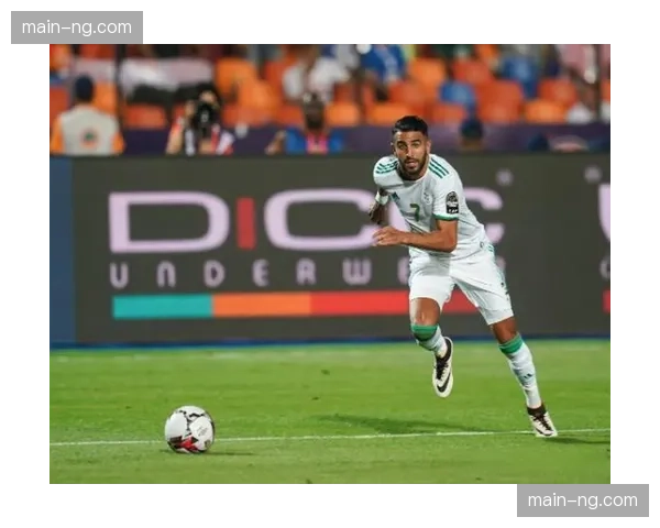 阿尔及利亚0-0乌拉圭矛盾对决，马赫雷斯领衔锋线难破天蓝军团密集防守